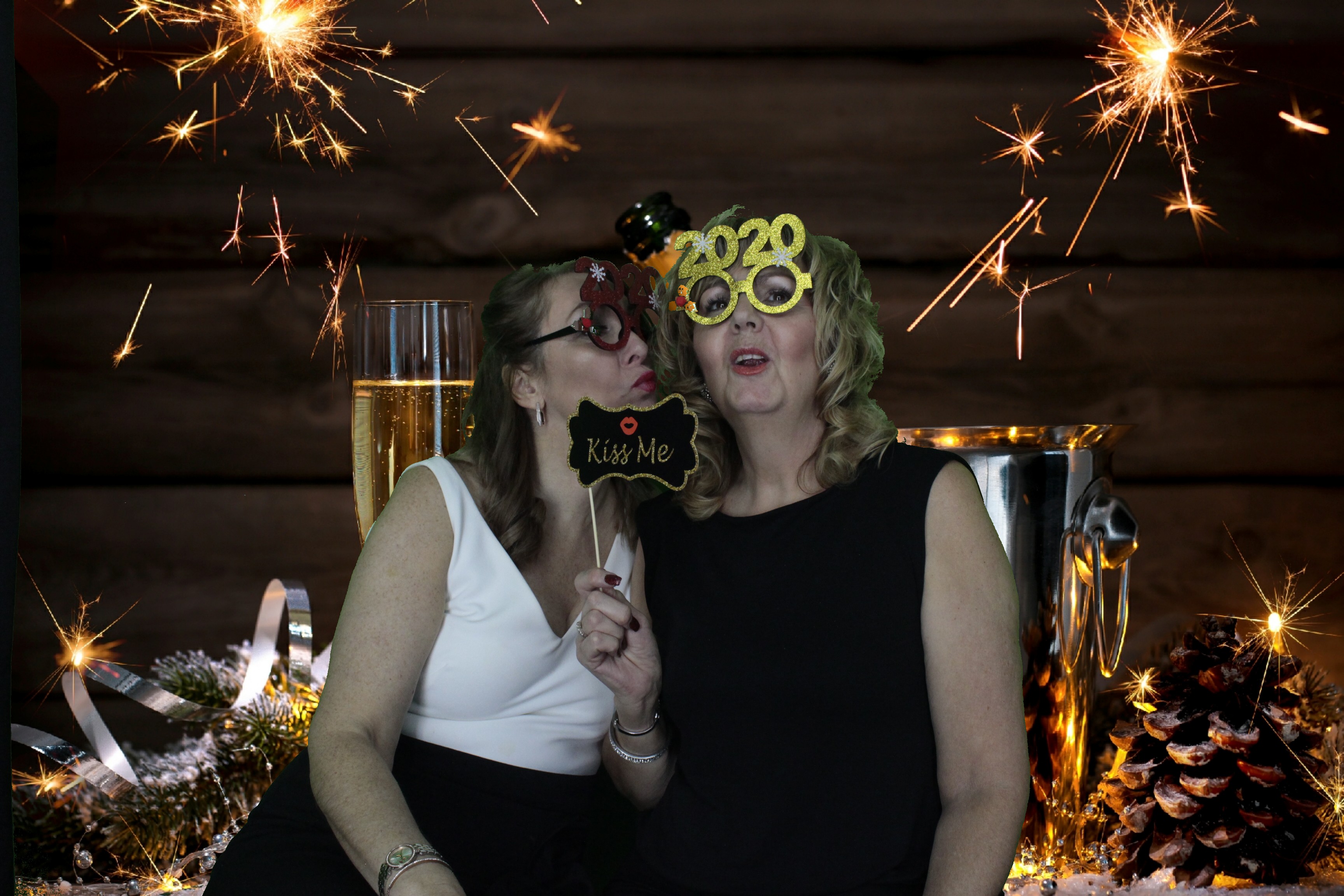 NYE Party | View more photos from the event at gallery.myphotoboothexperience.co.uk/u/MyPhotoBoothExperienceLtd/NYE-Party